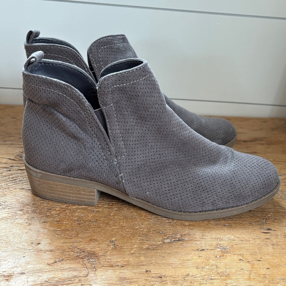 Universal Thread Gray Perforated Suede Ankle Booties